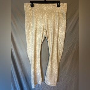 NWT Old Navy Cream Patterned Leggings Size XL Tall High Rise Powersoft Crop